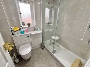 Shower room- click for photo gallery